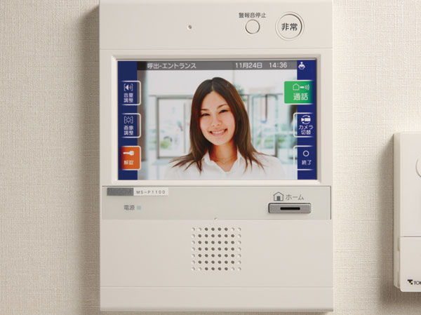 Security.  [Color monitor mortgage information panel (intercom base unit)] Entrance of auto unlocking function with intercom. Check the visitor in the picture and sound at the large color monitor 7-inch. Also it has built-in recording function.