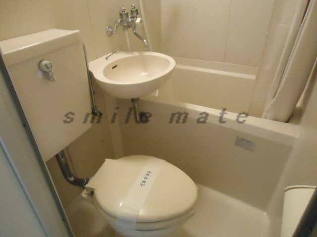 Washroom. Separate photos (Reference)