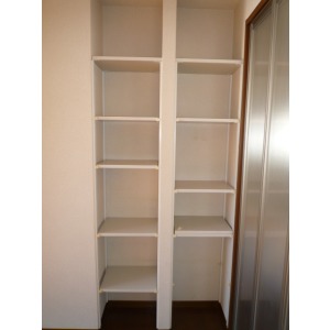 Receipt. Western-style storage shelves