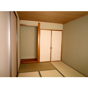 Living and room. Japanese-style room 6 quires closet ・ With alcove