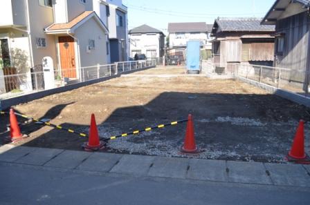 Local photos, including front road. Local (12 May 2013) Shooting