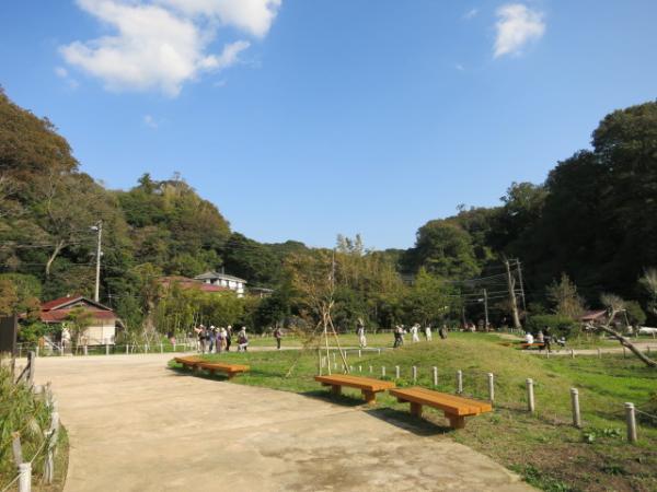 Streets around. 300m to the periphery of the city skyline Eifukuji site parkland