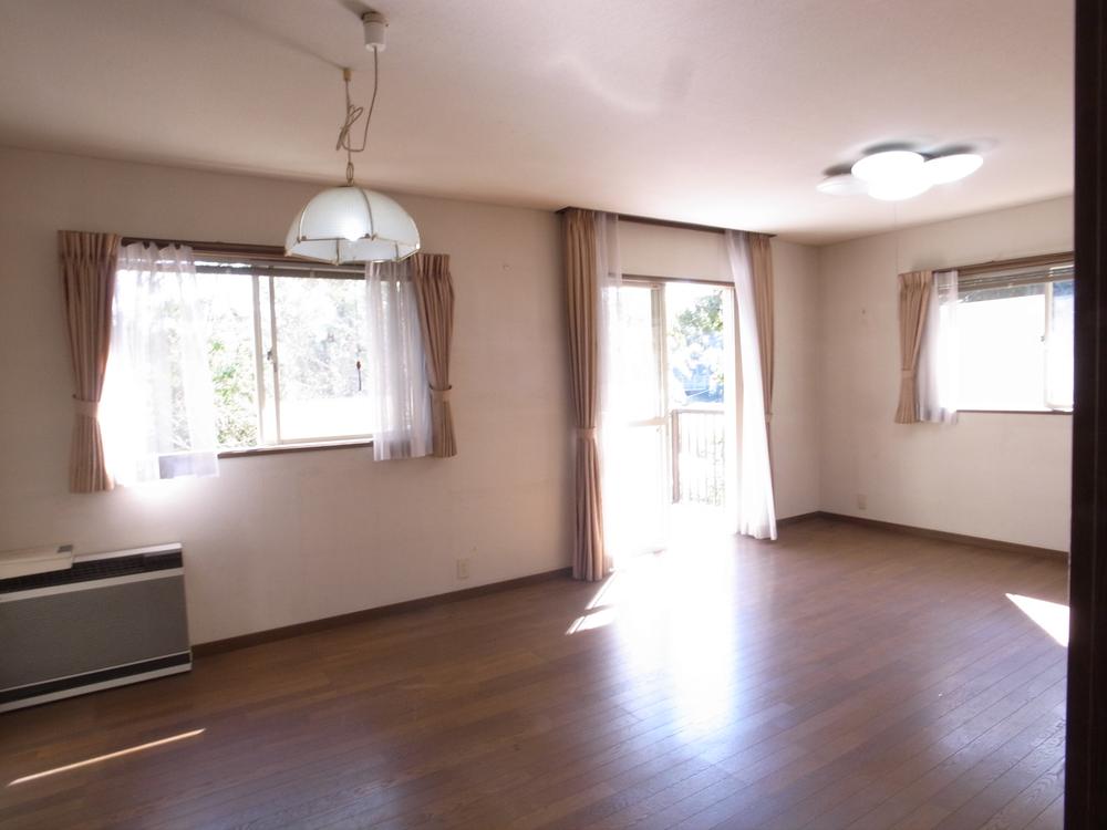 Living. Living in Southeast angle room is bright space to shine in the light