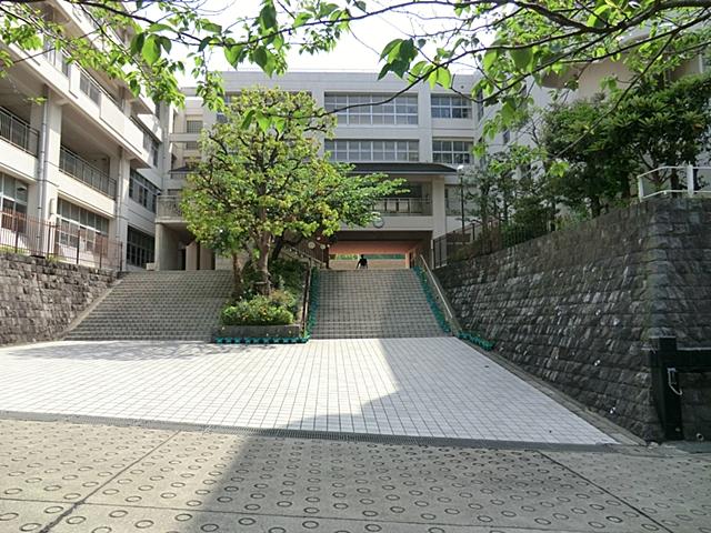 Primary school. 880m to Ueki elementary school