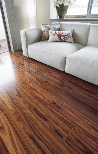 Adopt a beautiful natural wood veneer flooring grain pattern