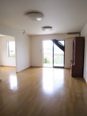 Living and room. Sideboard is also available