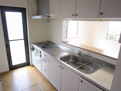 Kitchen. Widely easy-to-use kitchen work space