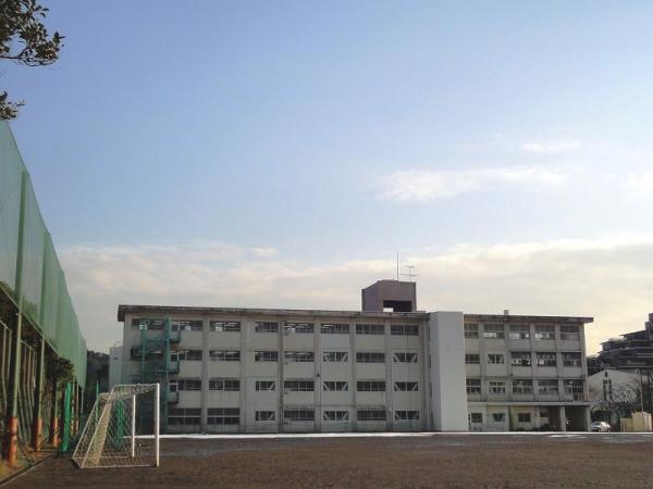 Junior high school. Tamanawa 1085m until junior high school