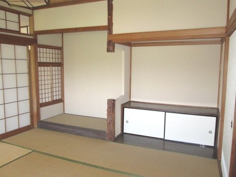 Living and room. Alcove of 8 quires Japanese-style room