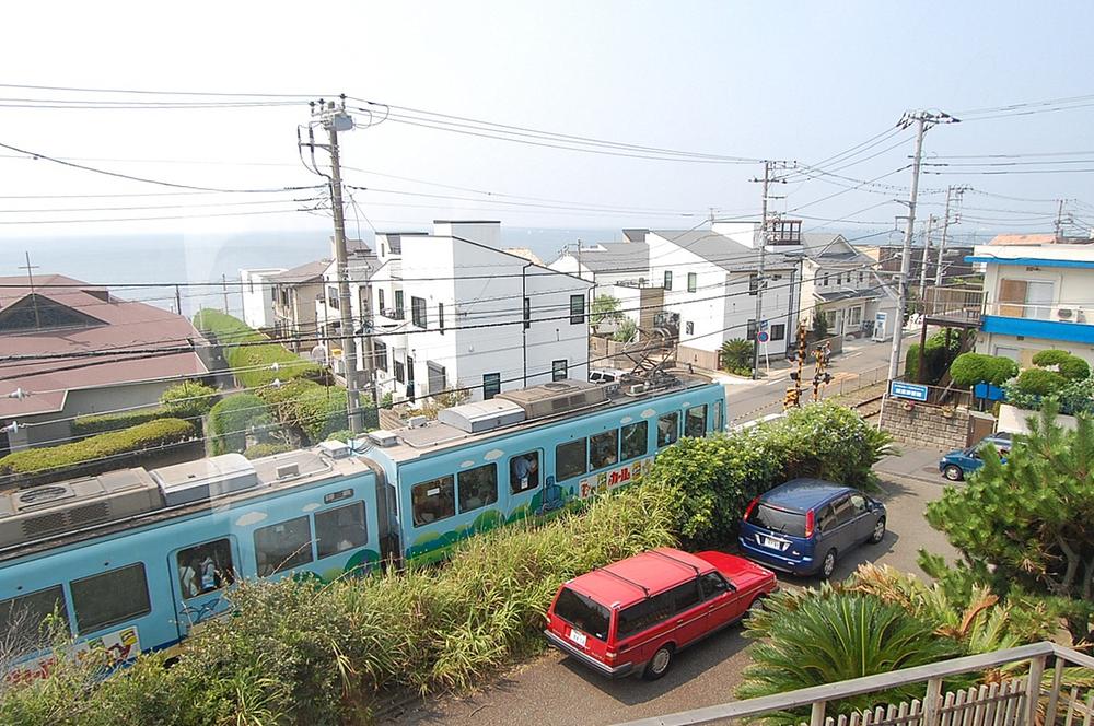 View photos from the dwelling unit. Is wonderful local atmosphere which runs in front of the eyes Enoden. No one scene only here.