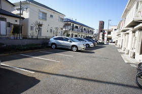 Building appearance. On-site parking