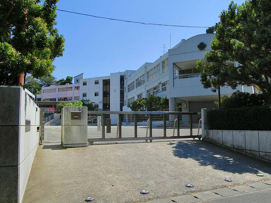 Junior high school. 1200m to Kamakura Municipal first junior high school