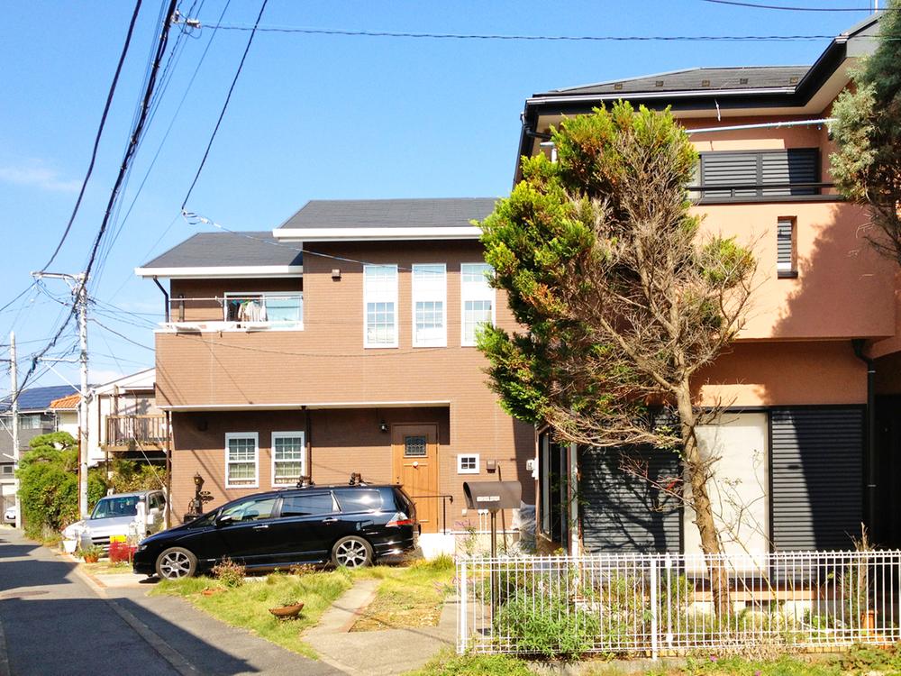 Local photos, including front road. To Kamakura Station flat walk 15 minutes. A 5-minute walk from the sea. It is a quiet residential area miscible is relaxing time and tide smell of.