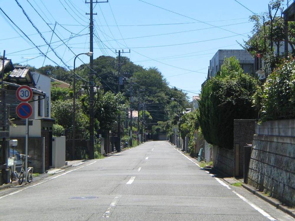 Streets around. 1500m to the back Inamura street