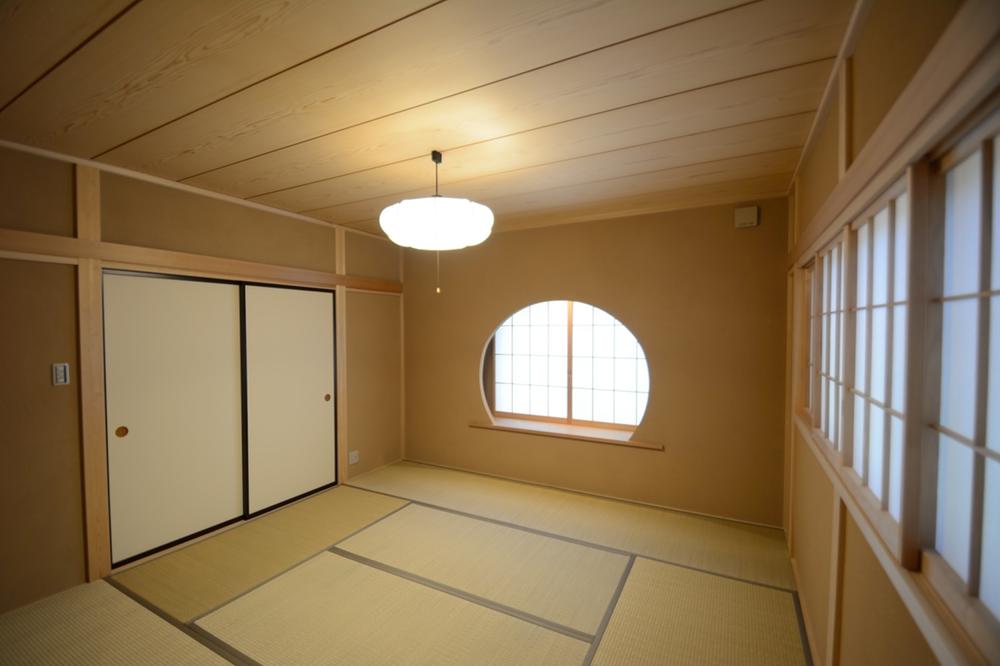 Non-living room. A full-fledged Japanese-style. Mind calming space.