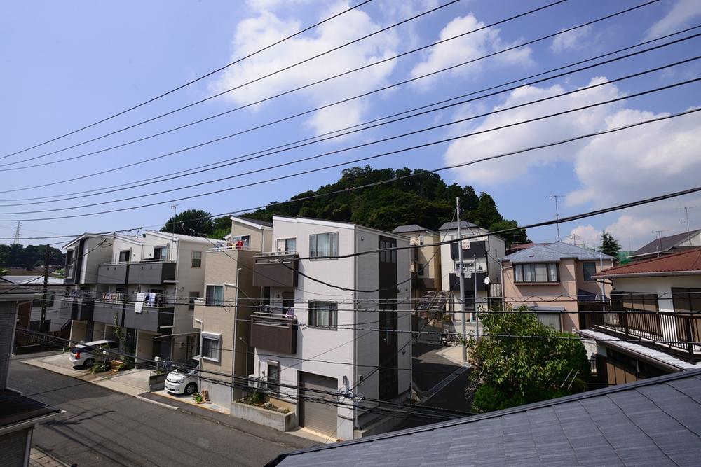View photos from the dwelling unit. Peripheral spreads less blue sky high building. Views with a sense of openness is also attractive.