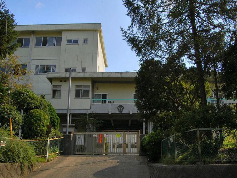 Primary school. 900m to Kamakura City Yamazaki Elementary School