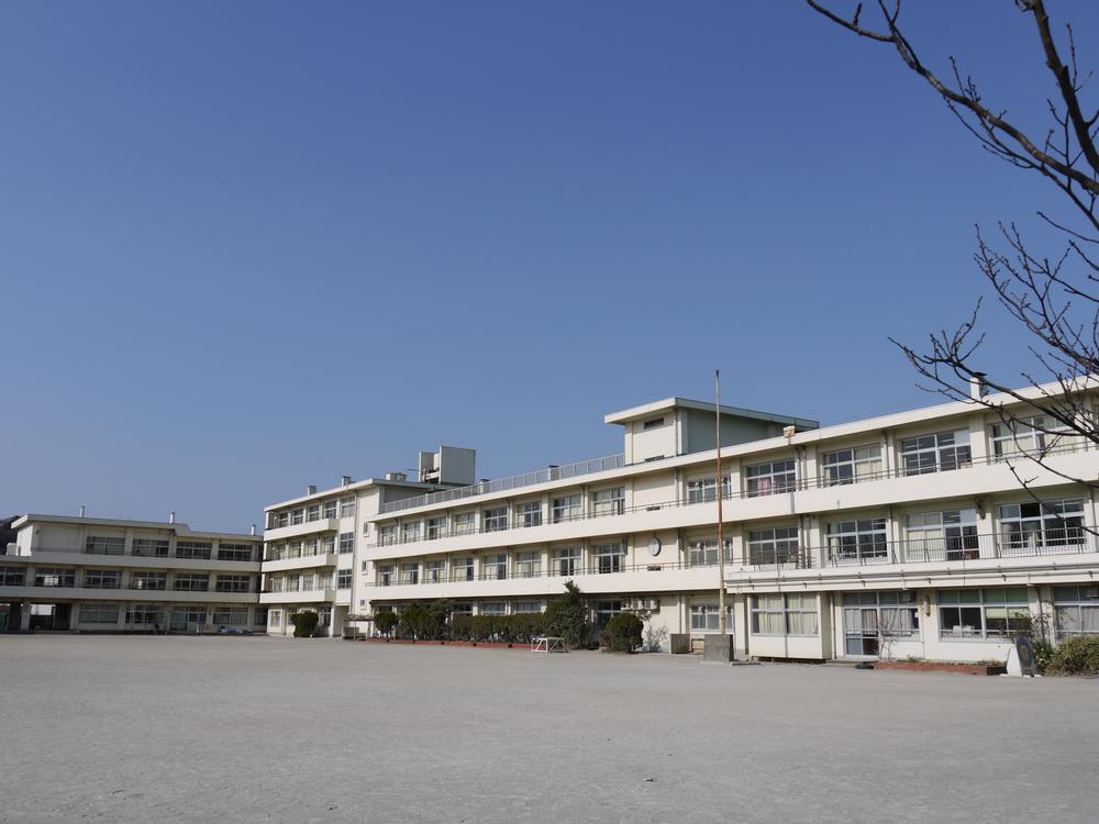 Primary school. 600m to Kamakura Municipal first elementary school