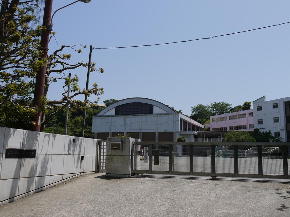 Junior high school. 1500m to Kamakura Municipal first junior high school