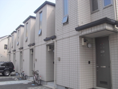 Entrance. Seismic fireproof Asahi Kasei Hastings Belle Maison