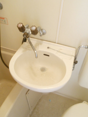 Washroom. Wide loft ・ A quiet residential area