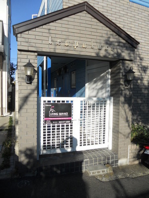Entrance. Wide loft ・ A quiet residential area