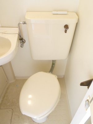 Toilet. Wide loft ・ A quiet residential area