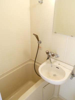 Bath. Wide loft ・ A quiet residential area