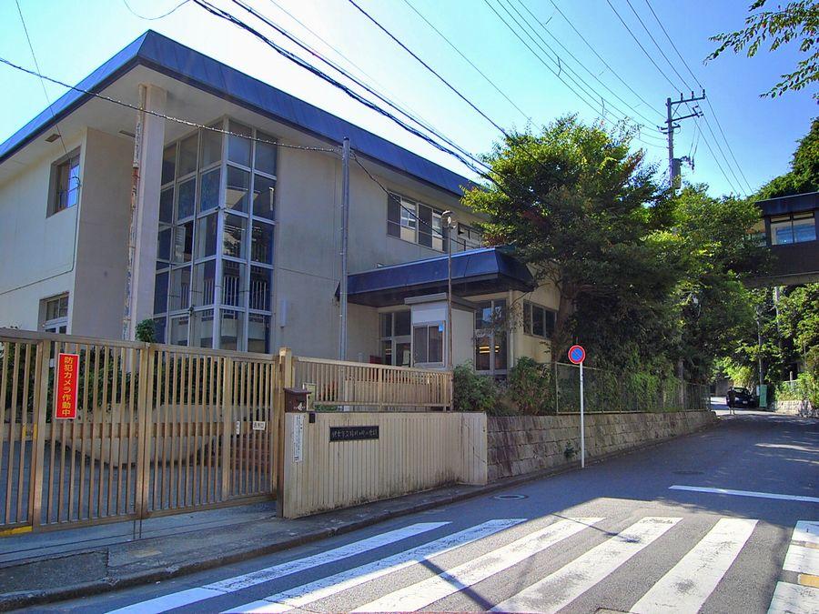 Primary school. 1200m to Kamakura Municipal Inamuragasaki Elementary School