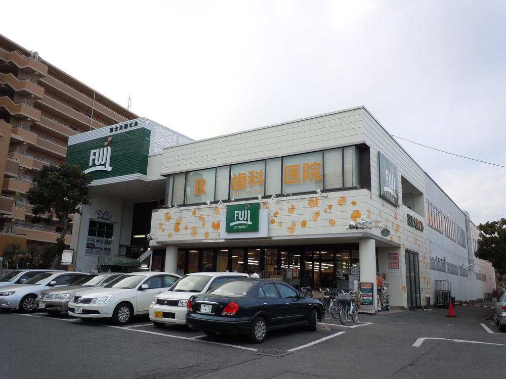 Supermarket. Fuji Ofuna 1656m to shop