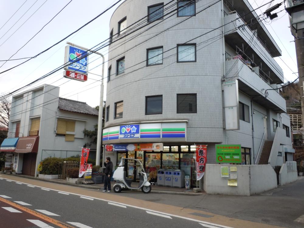 Convenience store. Three F 352m to Kamakura North shop