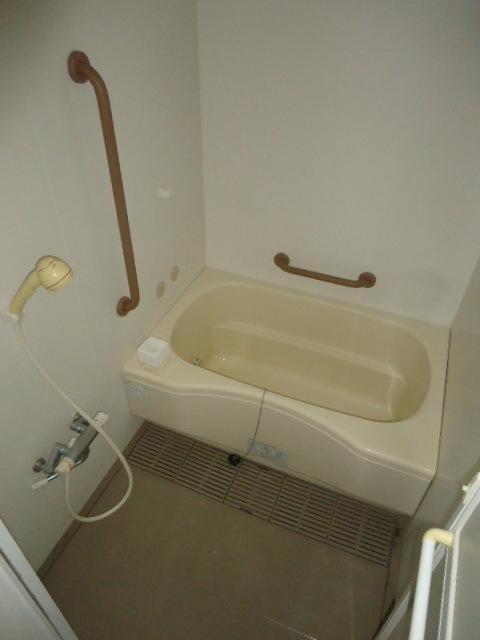 Bath. Spacious bathroom equipped