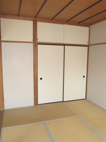 Receipt. Japanese-style room 6 Pledge closet with upper closet