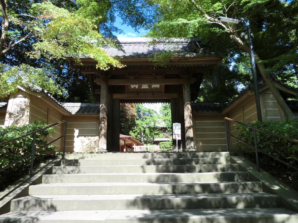 Streets around. Until Enkakuji 1500m