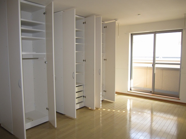 Living and room. With movable storage