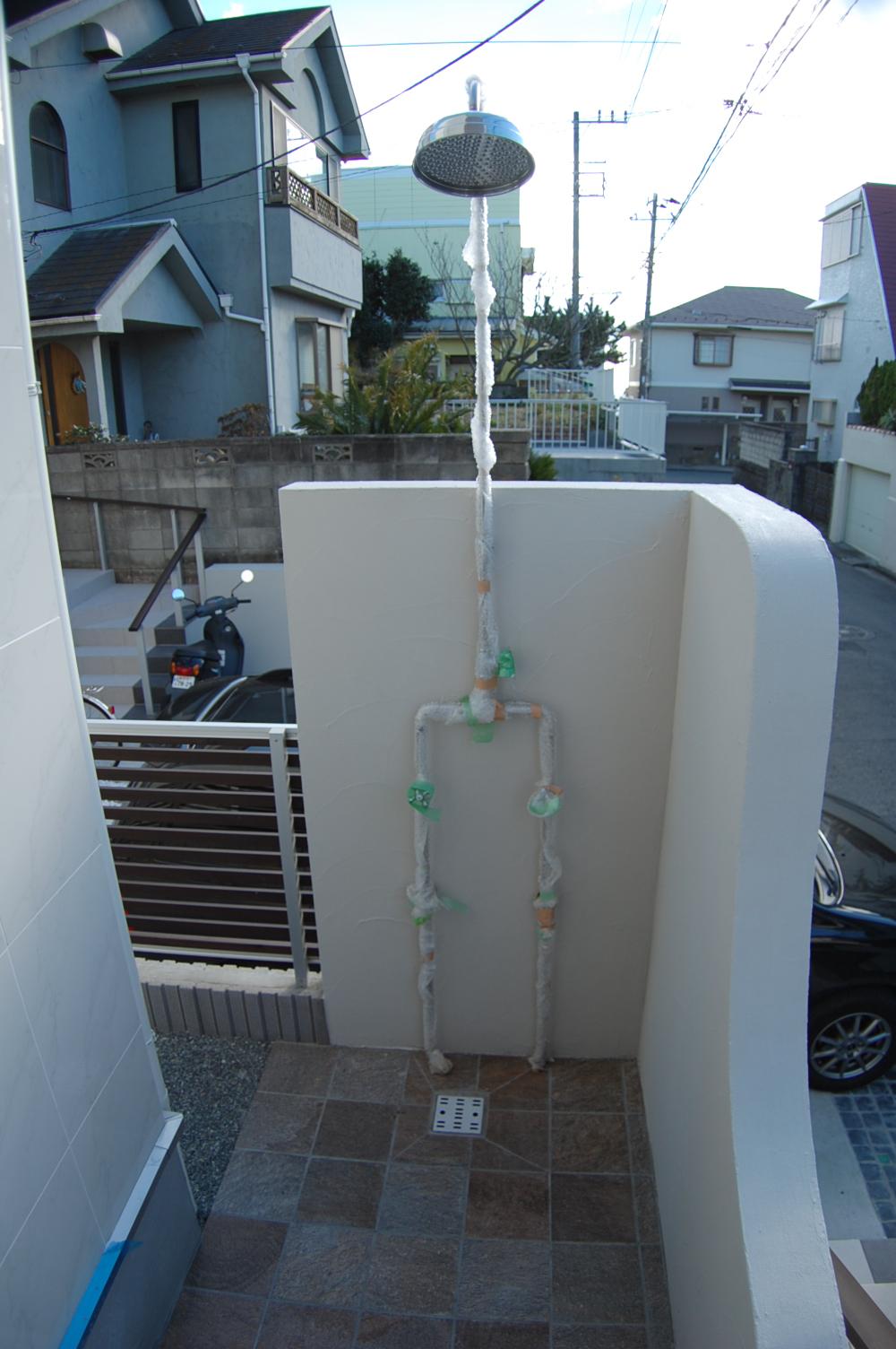 Other. Equipped with outside shower. Easy approach on the stairs of the route to the sea