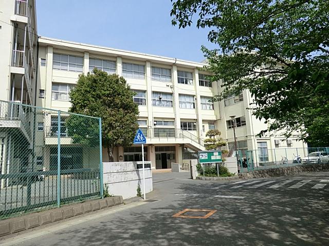 Junior high school. Until Tamanawa 840m