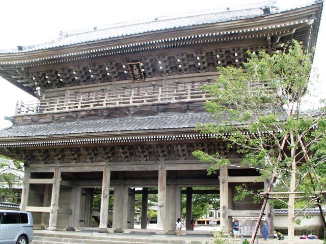 Streets around. 1200m to Guangming character