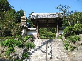 Streets around. Until Enkakuji 1050m