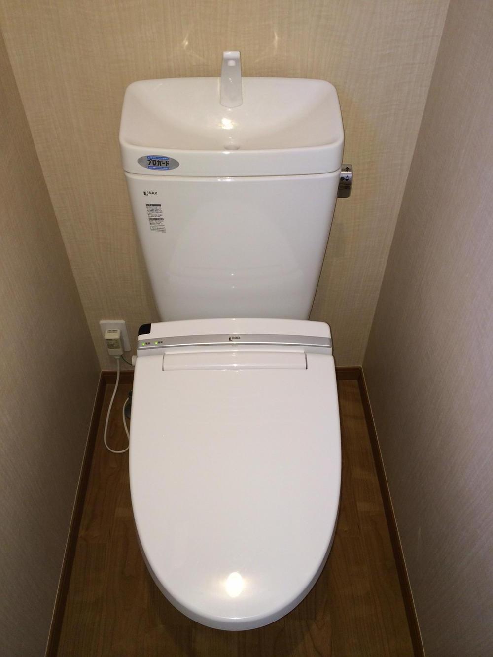 Toilet. Local (12 May 2013) Shooting