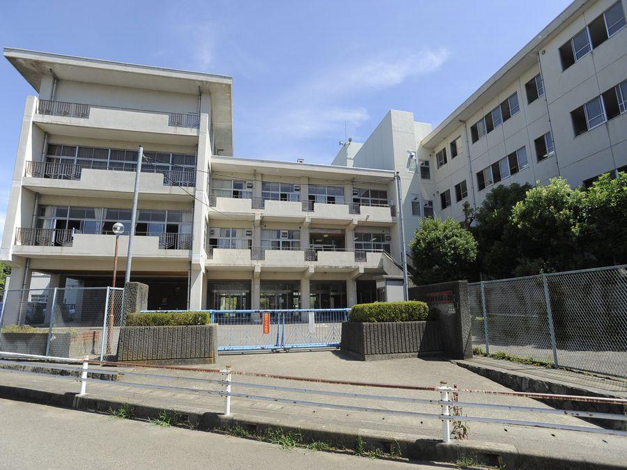 Primary school. 1350m to Kamakura City Sekiya Elementary School