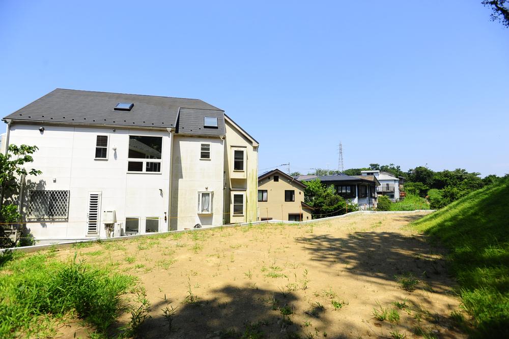 Local land photo. Yang hit in upland ・ Ventilation ・ Sense of openness ・ It was blessed on the lookout local