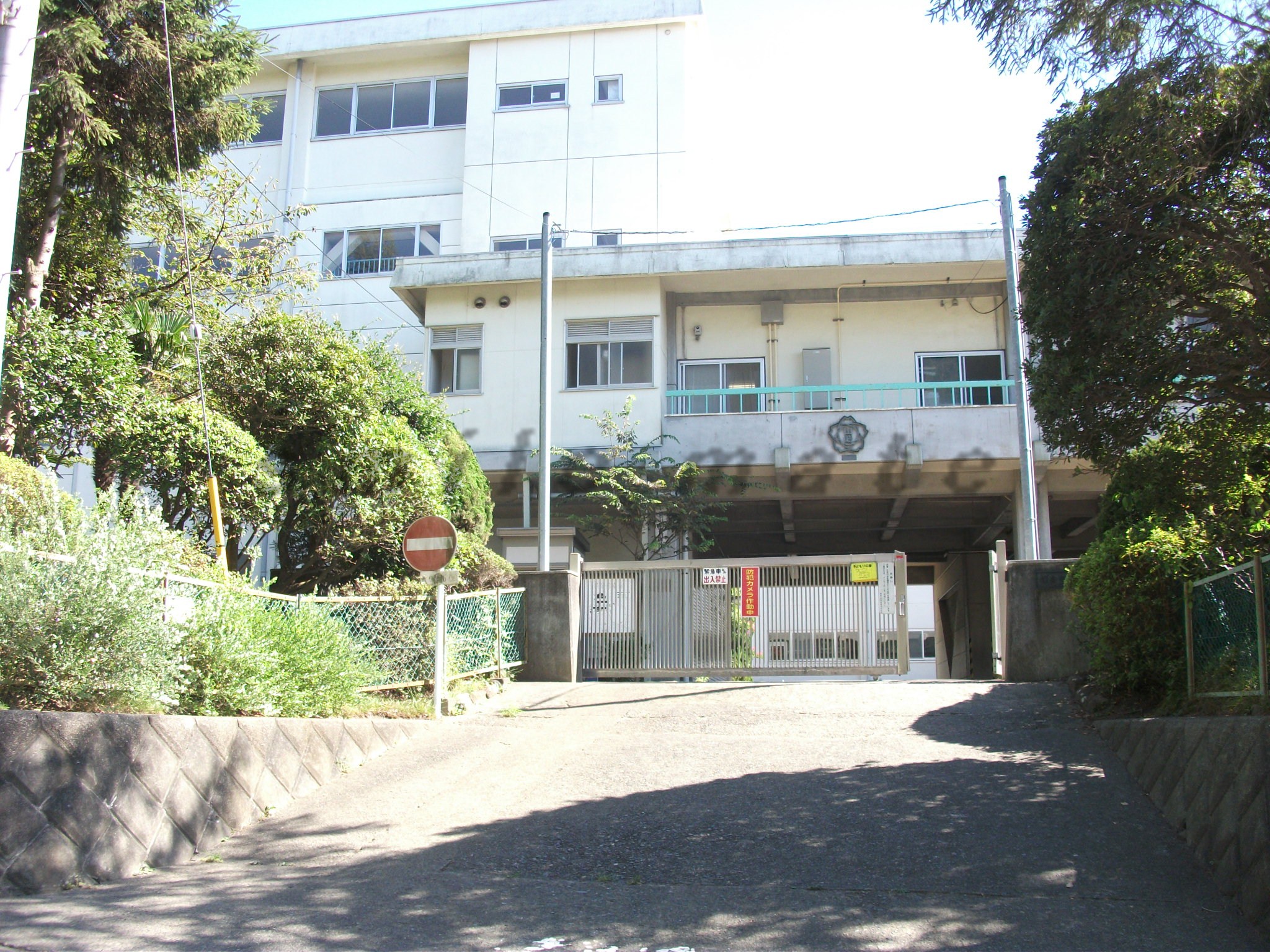 Primary school. 764m to Kamakura City Yamazaki Elementary School (elementary school)