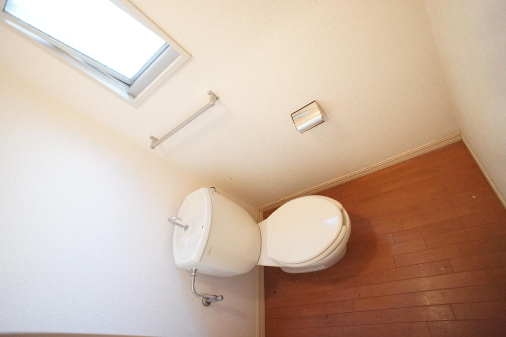 Toilet. Outlet ・ There are window!