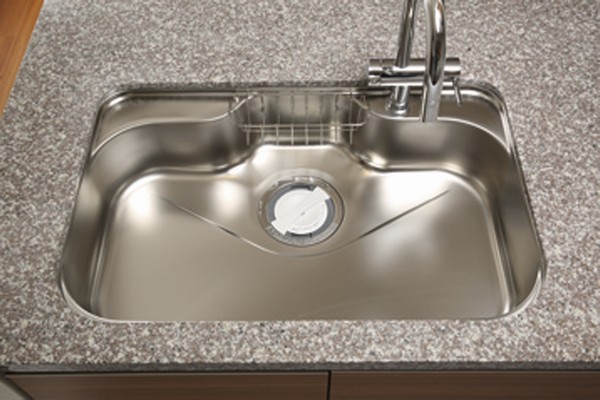 Installing a disposer that can be grinding process the raw garbage / Quiet design wide sink