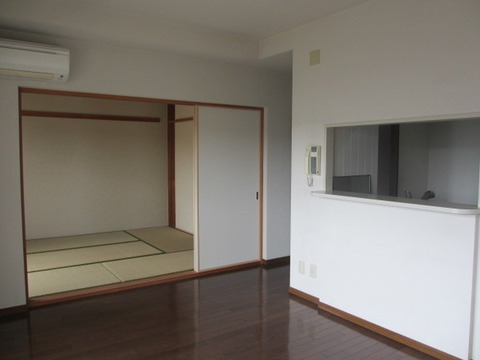 Living and room. Living and Japanese-style room