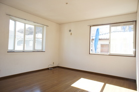 Living and room. Western-style 9 Pledge