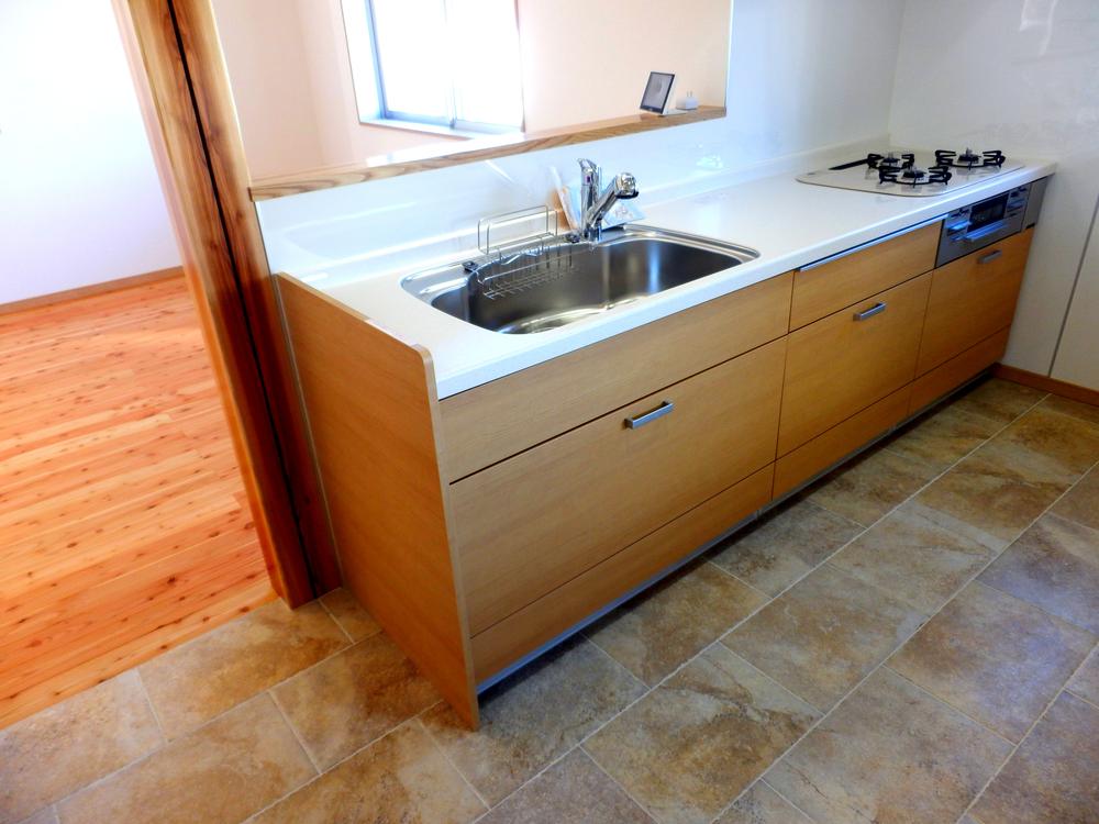 Kitchen. The kitchen floor, Using a ceramic tile which is excellent in strong surface durability in dirt. 