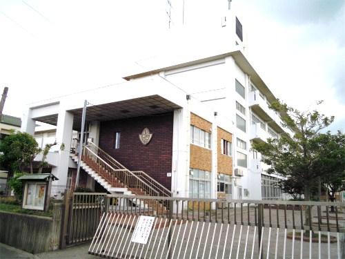 Junior high school. Koshigoe 980m until junior high school