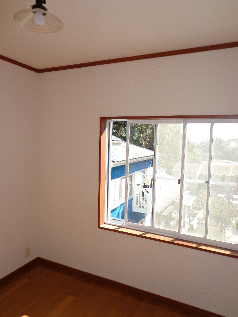 Living and room. Western-style 4.5 Pledge